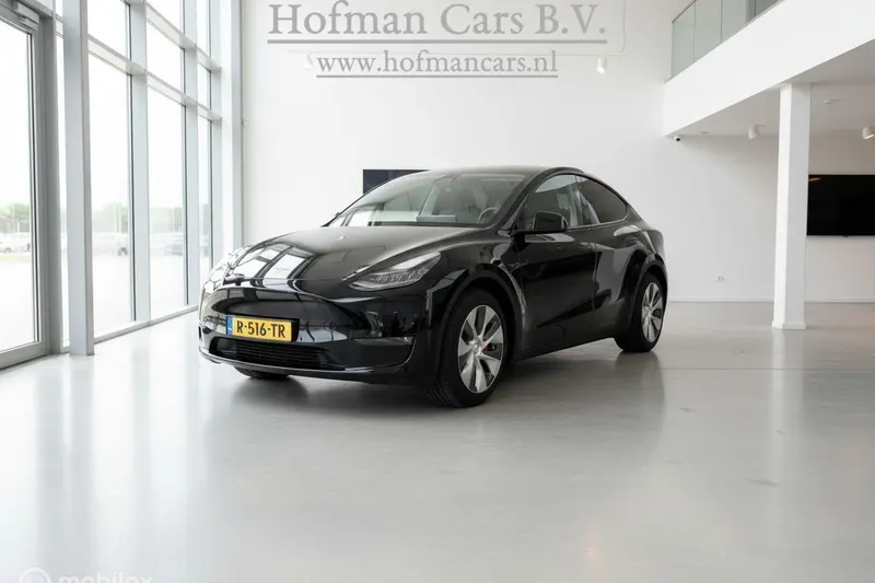 Tesla Model Y (2022)