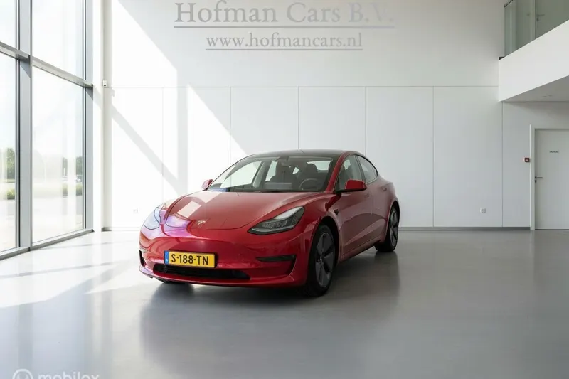 Tesla Model 3 (2023)