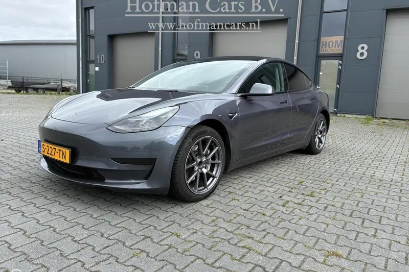 Tesla Model 3 (2023)