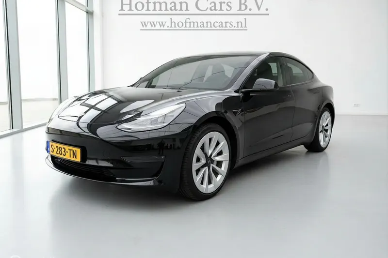 Tesla Model 3 (2023)