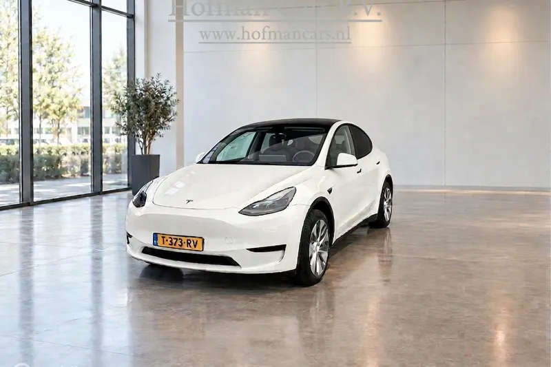 Tesla Model Y (2023)