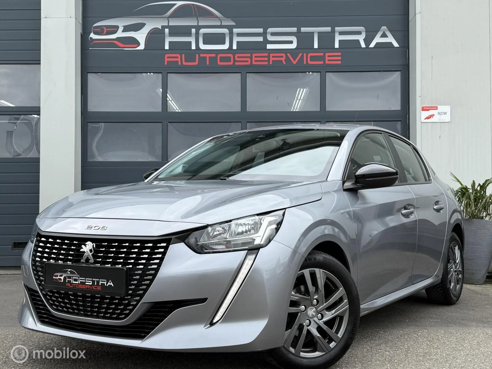 Peugeot 208 (2023) — foto 1