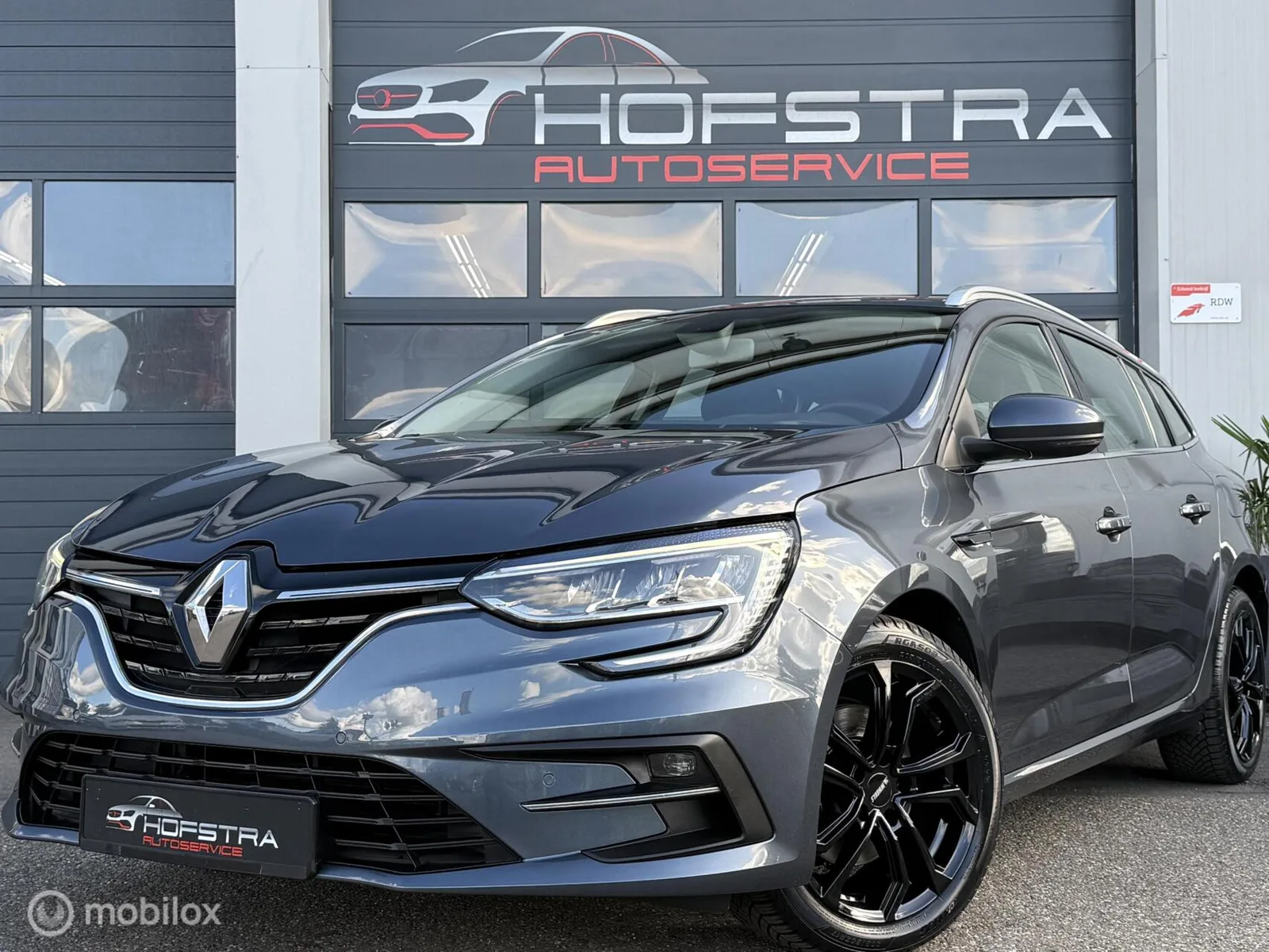 Renault Mégane (2023) — foto 1