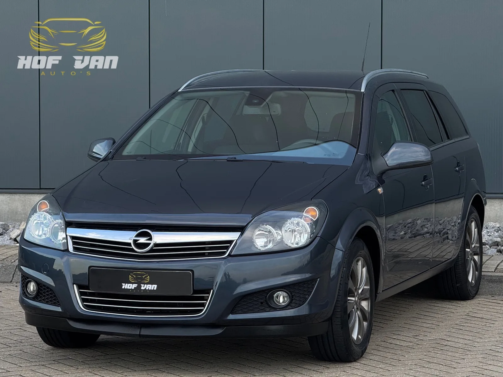Opel Astra (2010) — foto 1
