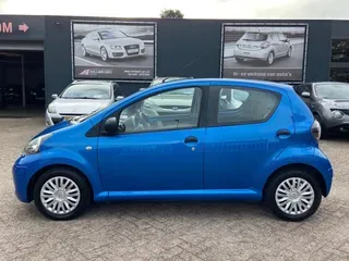 Toyota Aygo (2011) — foto 1