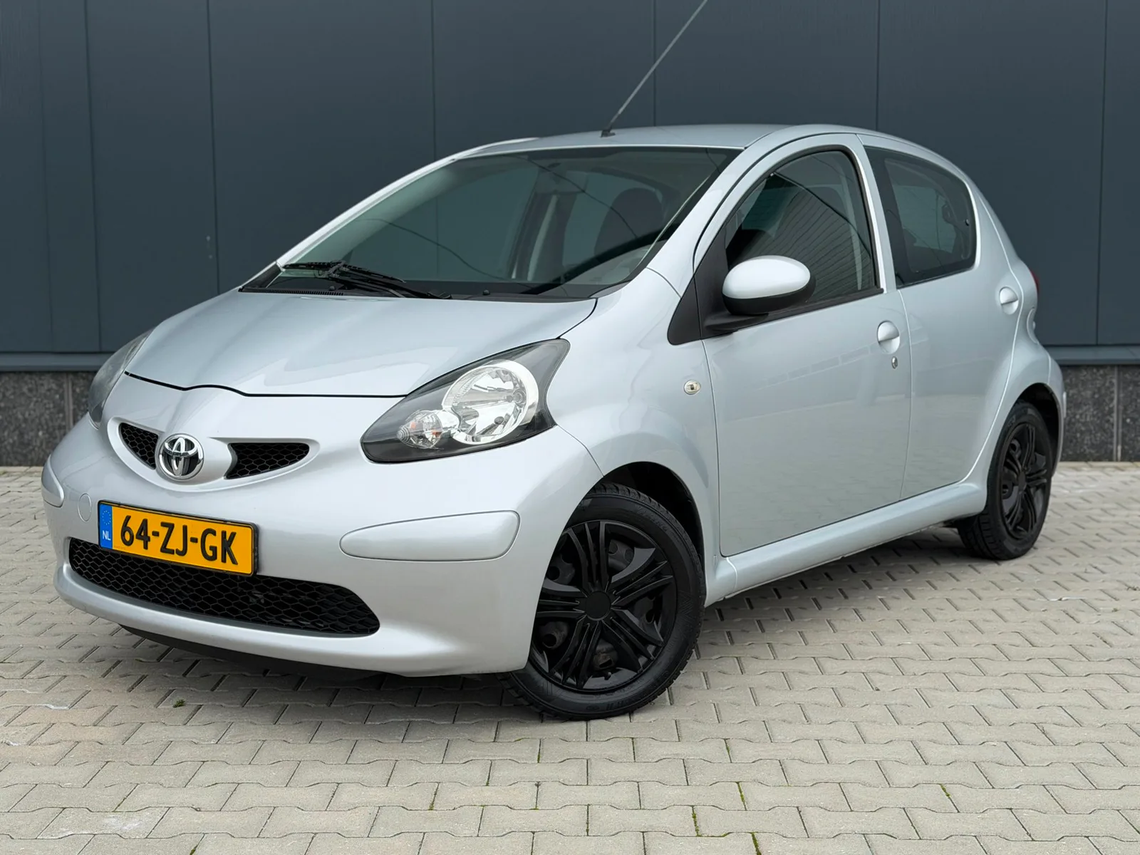 Toyota Aygo (2008) — foto 1
