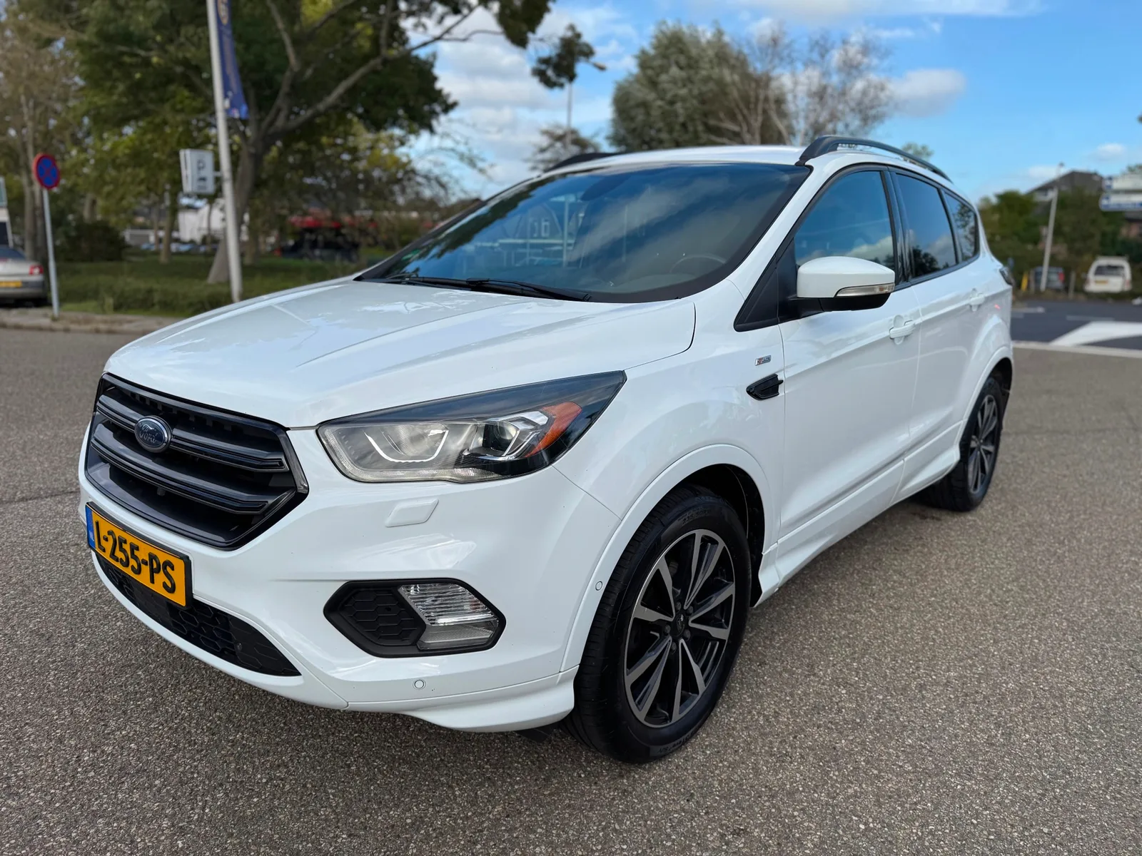 Ford Kuga (2017) — foto 1