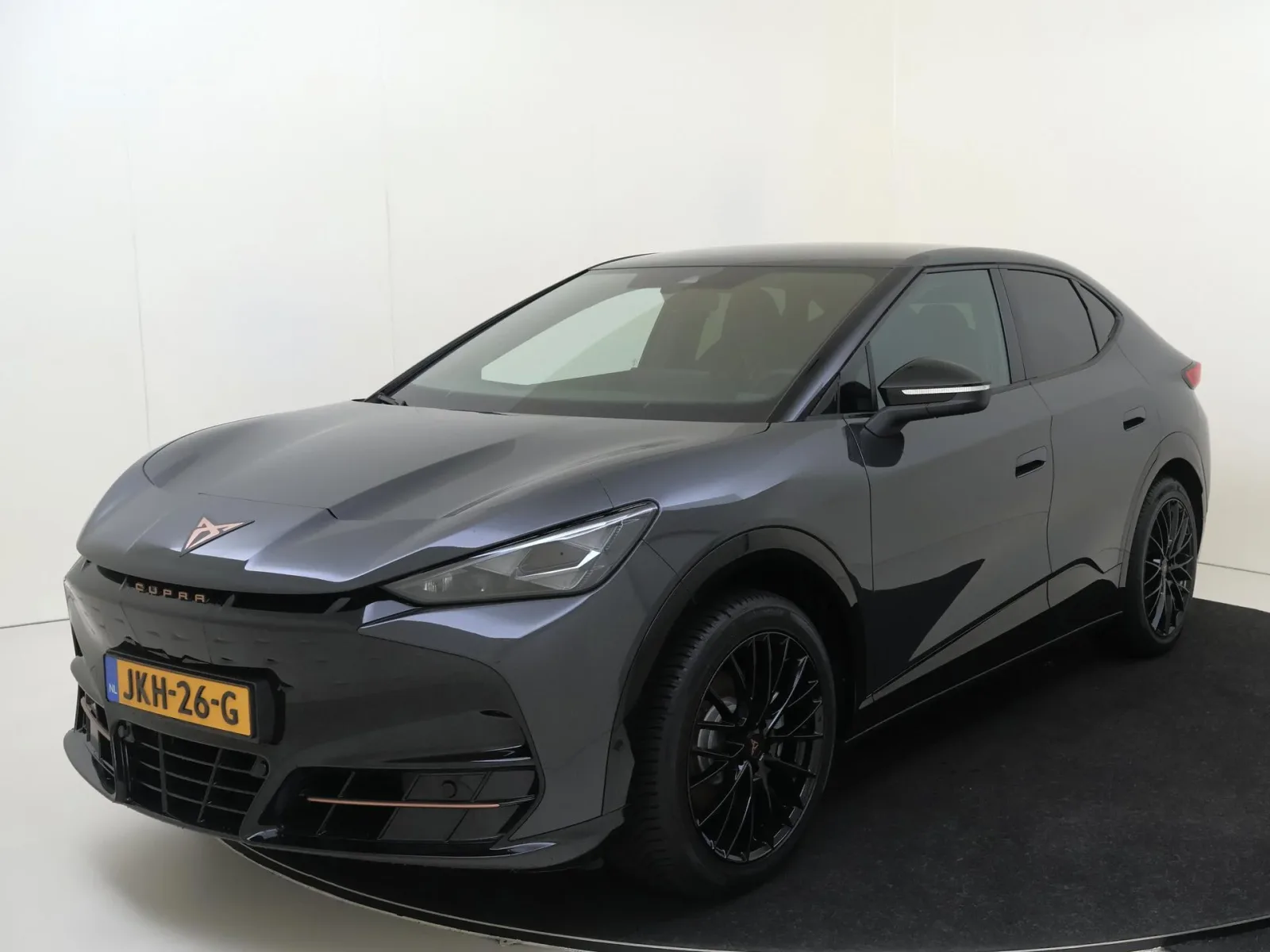 CUPRA Tavascan (2025) — foto 1