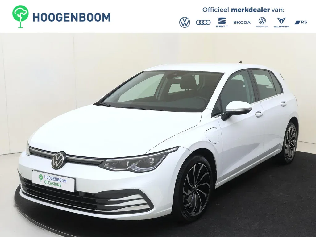 Volkswagen Golf (2023) — foto 1