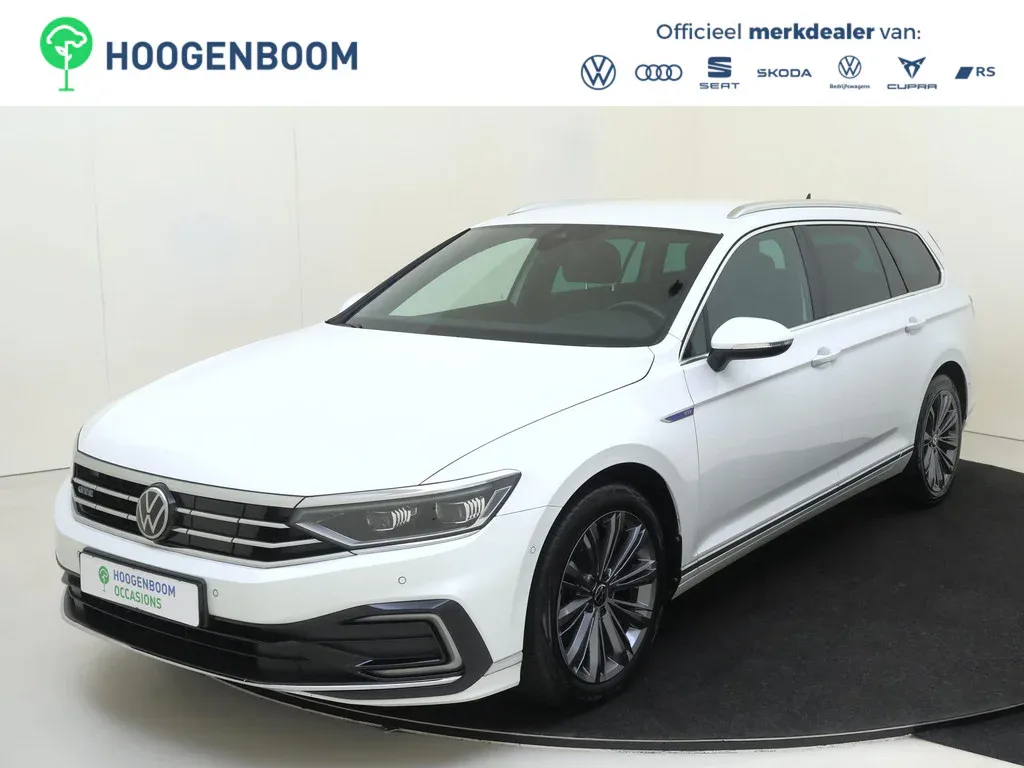 Volkswagen Passat (2022) — foto 1