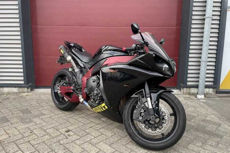 Yamaha YZF-R1 (0)