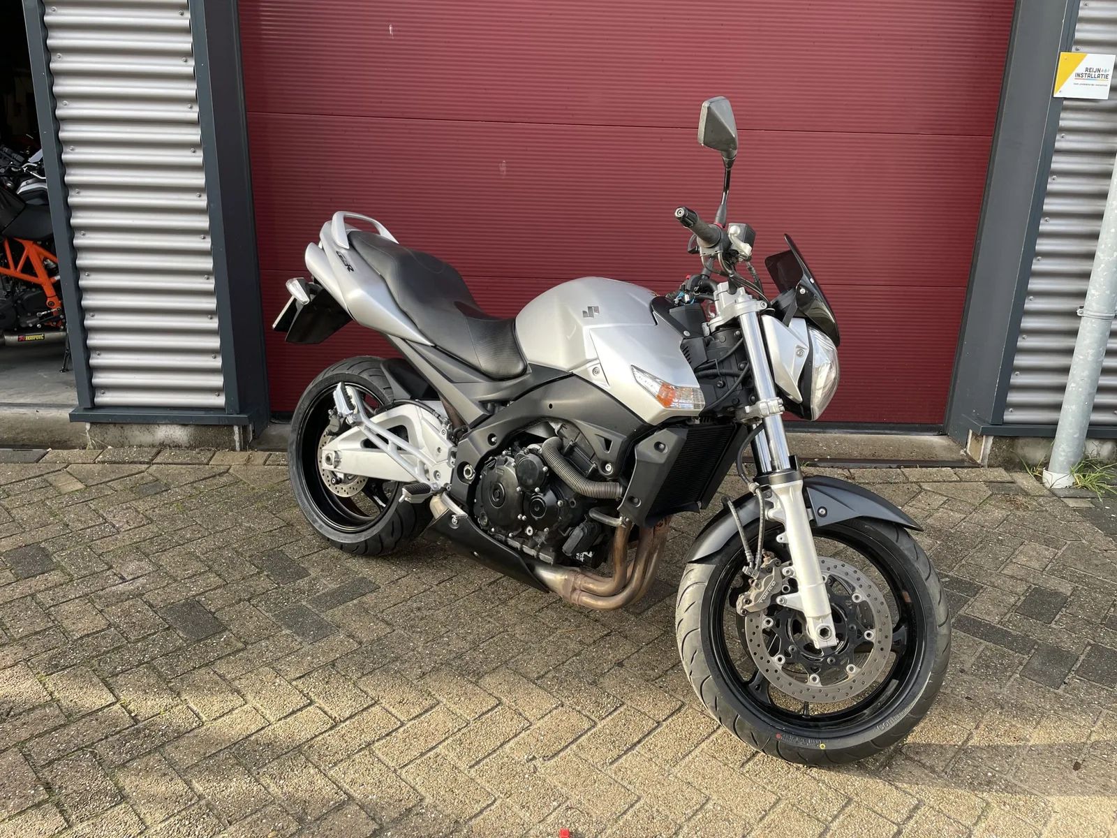 Suzuki GSR600 (2008) — foto 1