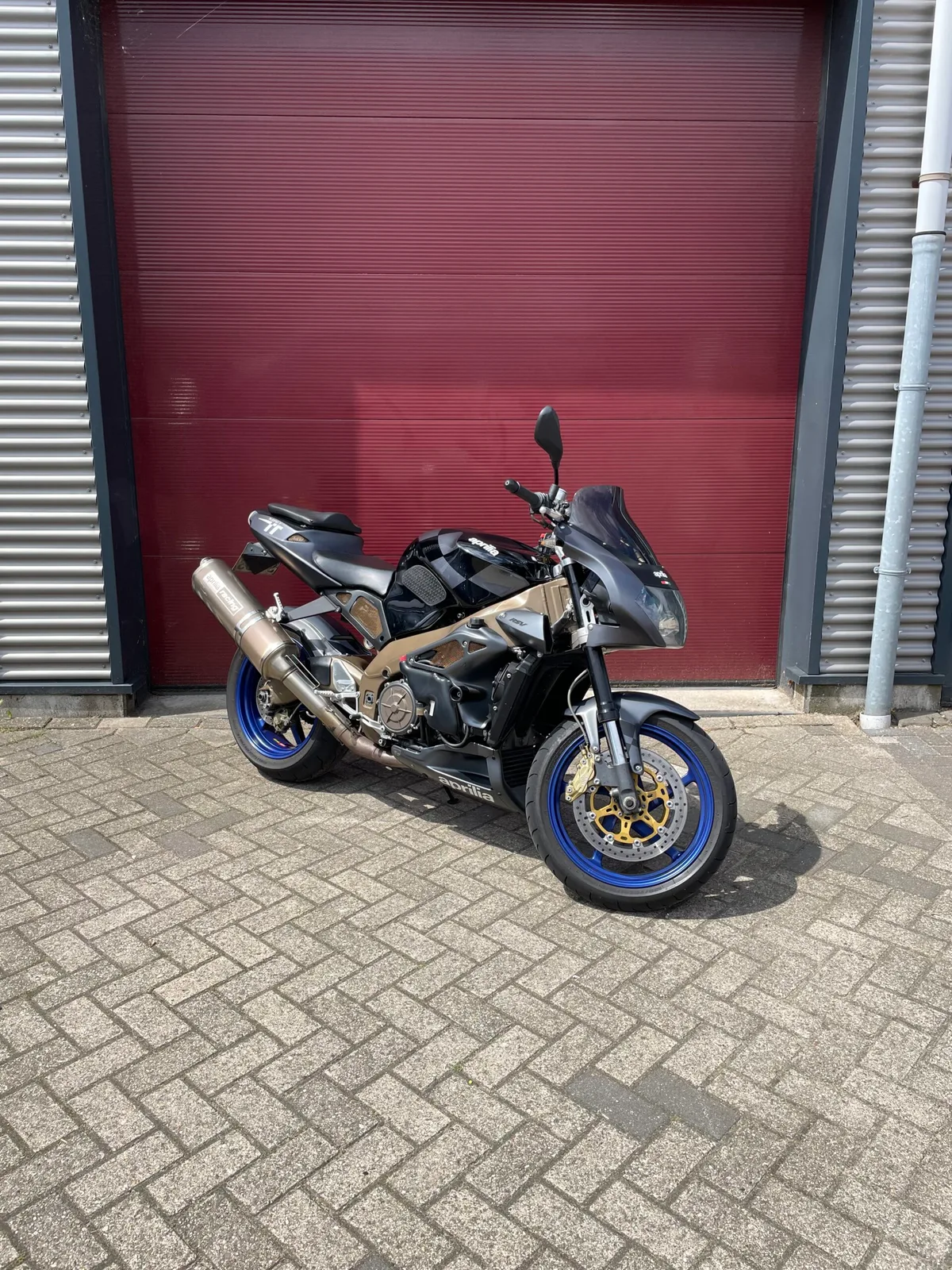 Aprilia Tuono 1000cc (2003) — foto 1