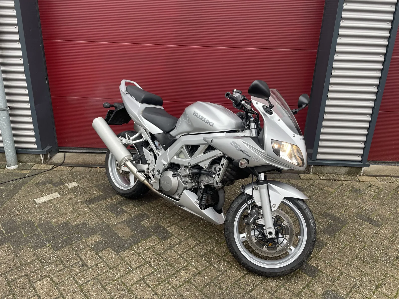 Suzuki SV1000 (2004) — foto 1