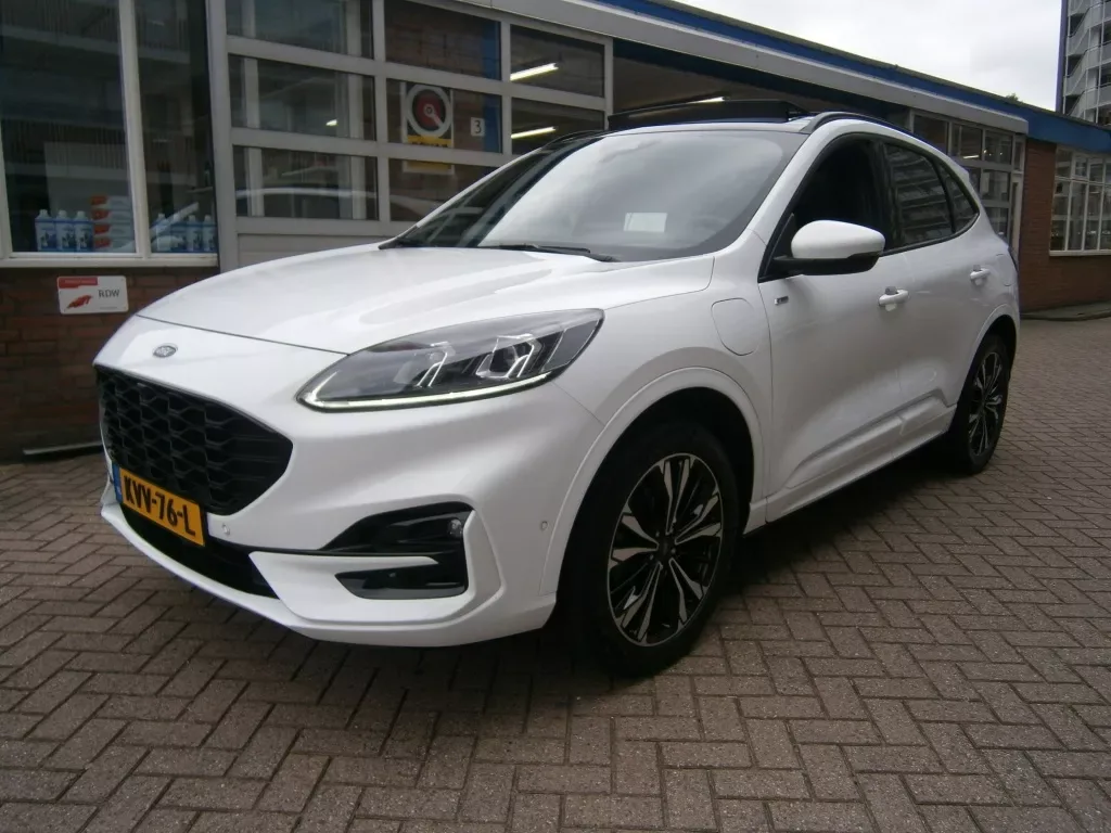 Ford Kuga (2023) — foto 1