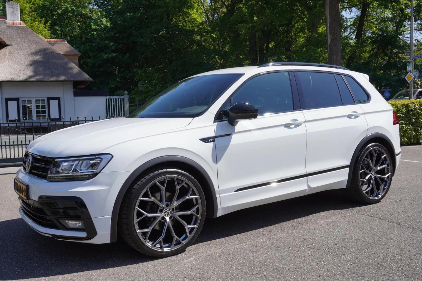 Volkswagen Tiguan (2019) — foto 1