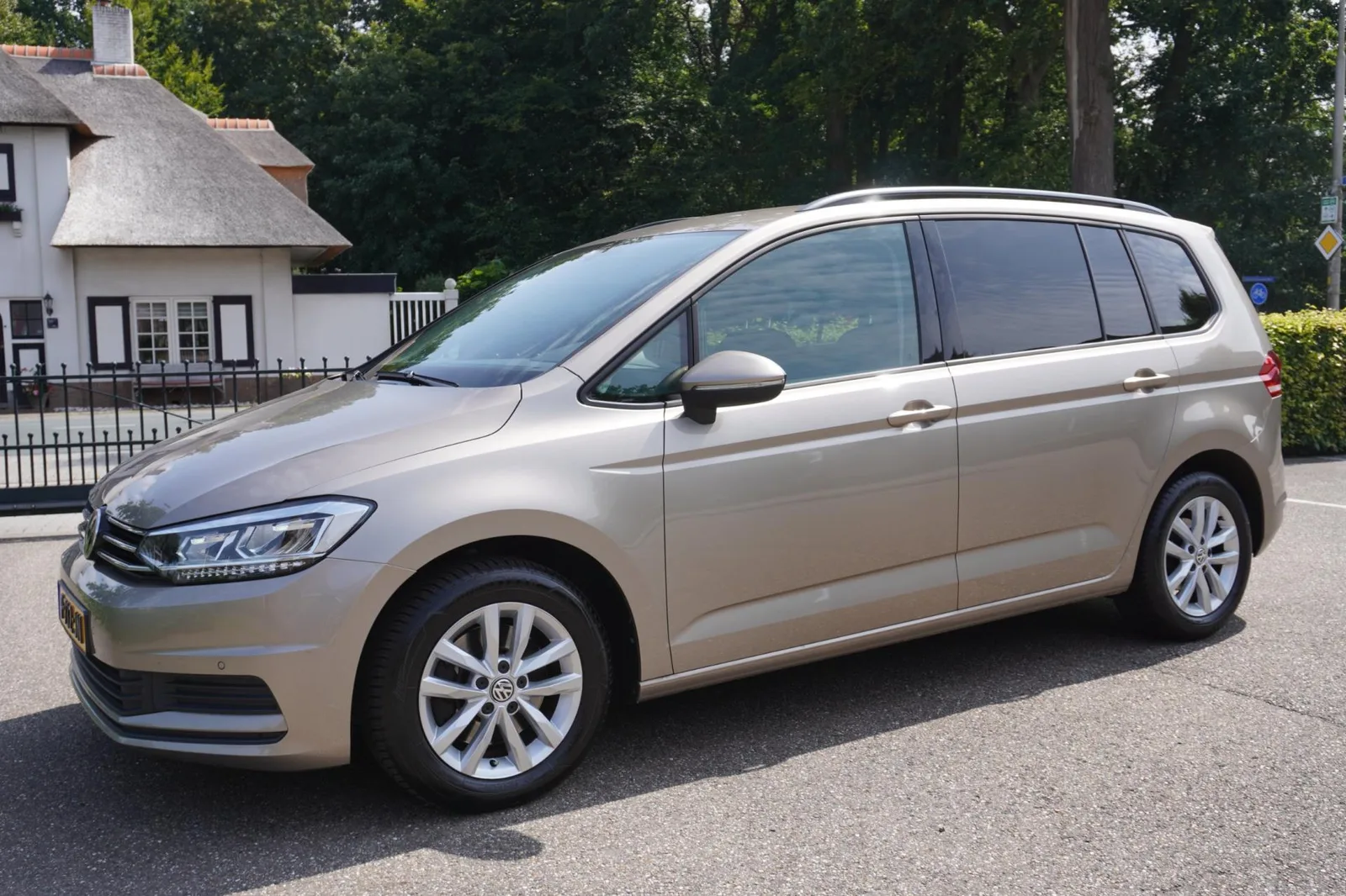 Volkswagen Touran (2019) — foto 1