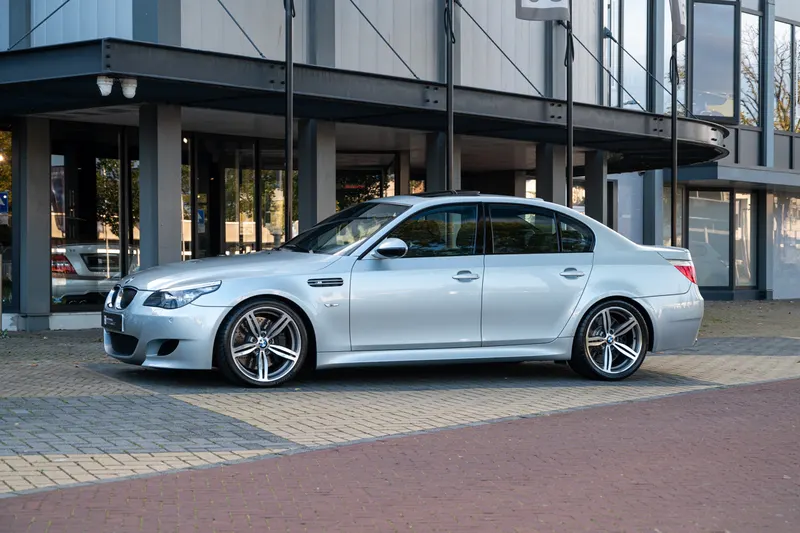 BMW M5 (2009)