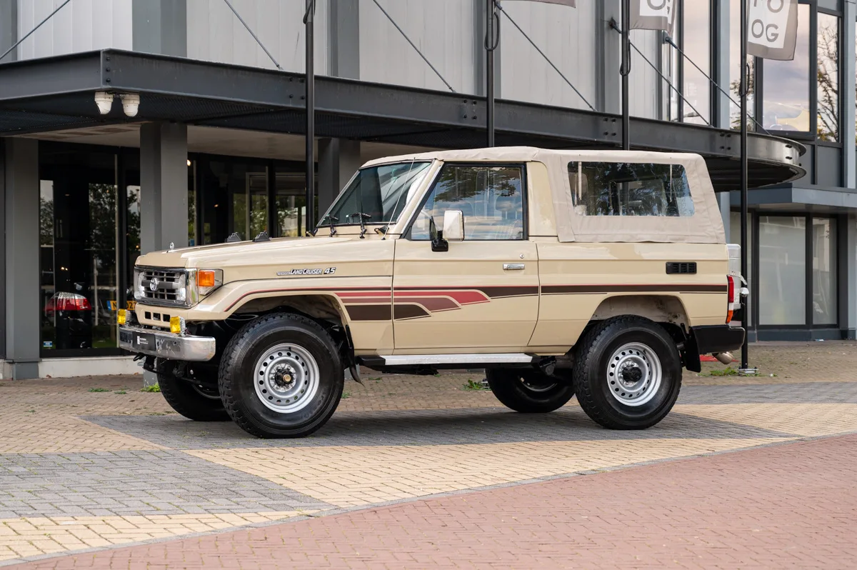 Toyota Land Cruiser (1994) — foto 1