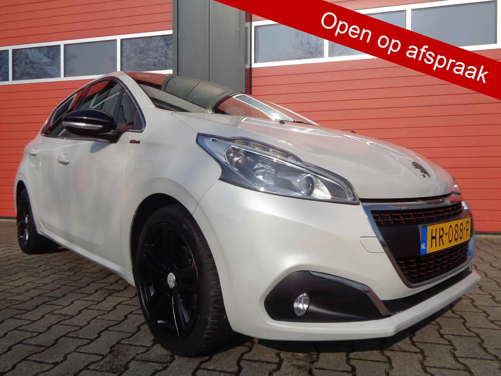 Peugeot 208 (2015) — foto 1