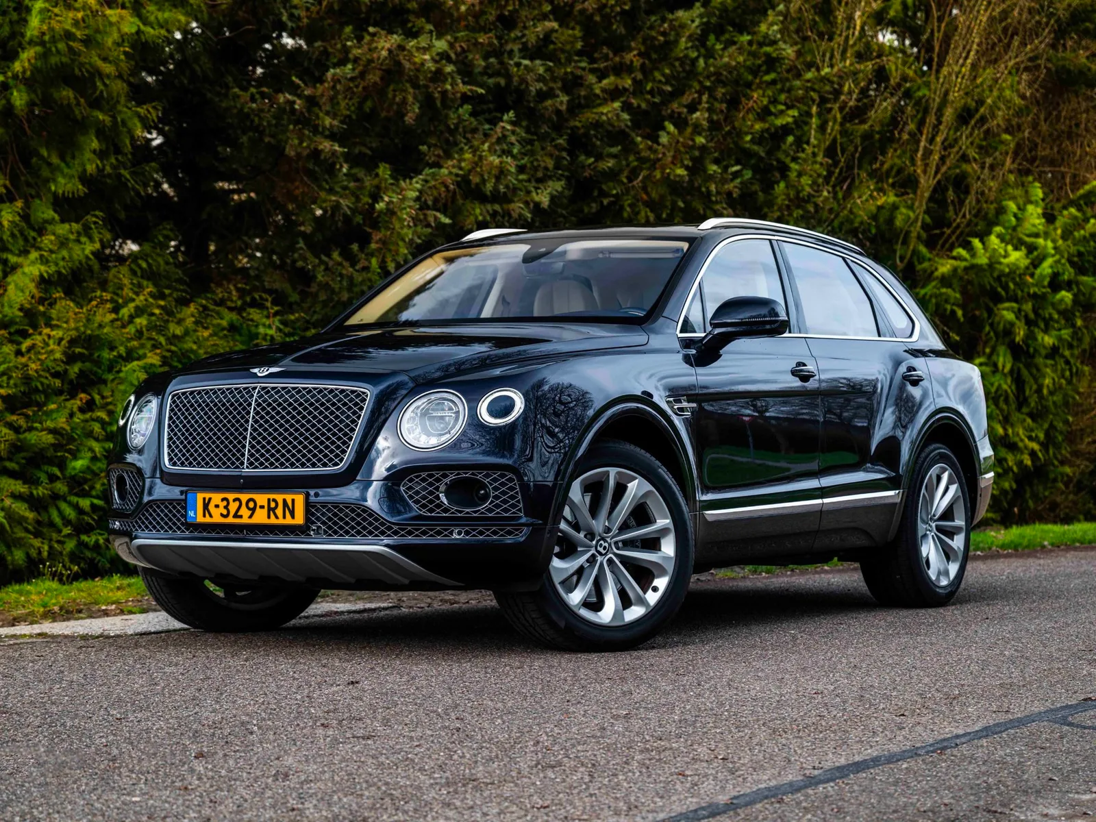 Bentley Bentayga (2016) — foto 1
