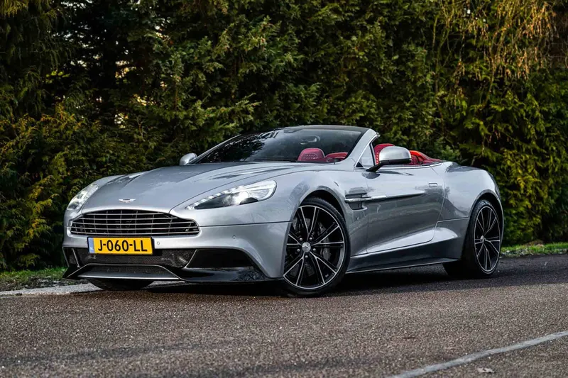 Aston Martin Vanquish (2013)