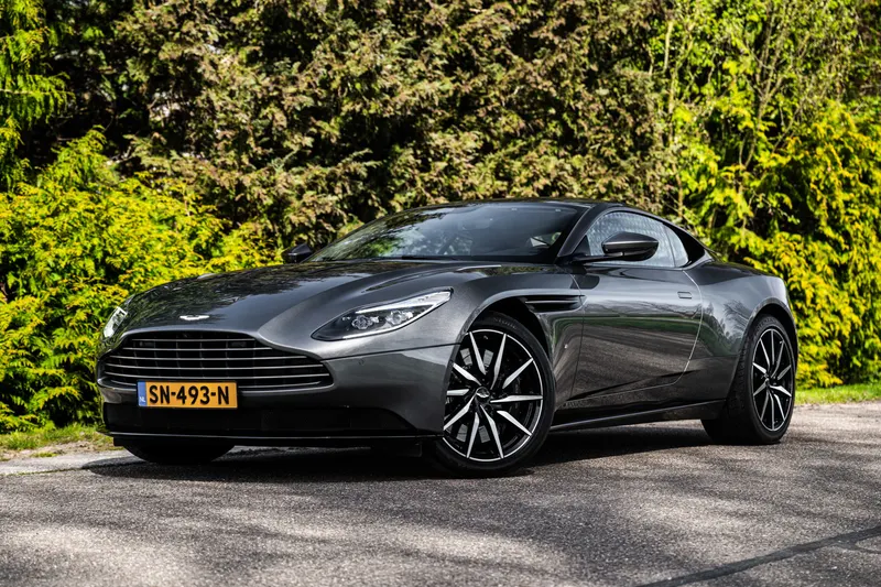 Aston Martin DB11 (2016)