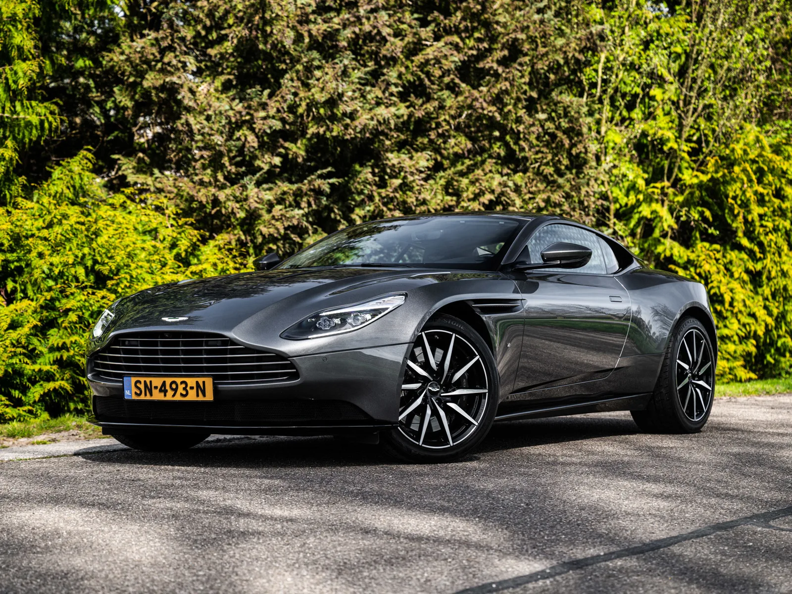 Aston Martin DB11 (2016) — foto 1