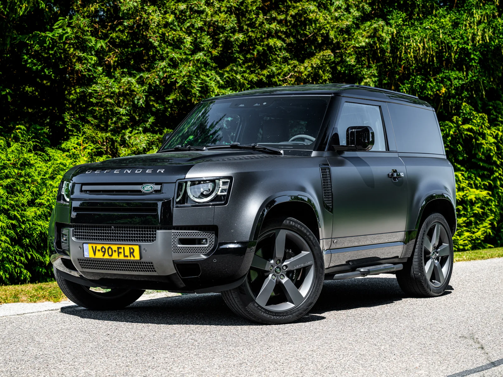 Land Rover Defender (2024) — foto 1