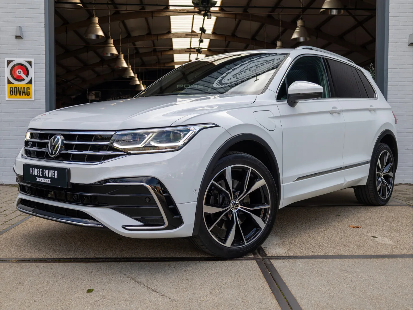 Volkswagen Tiguan (2022) — foto 1