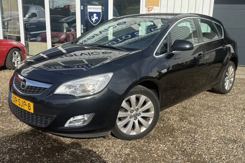 Opel Astra (2011)