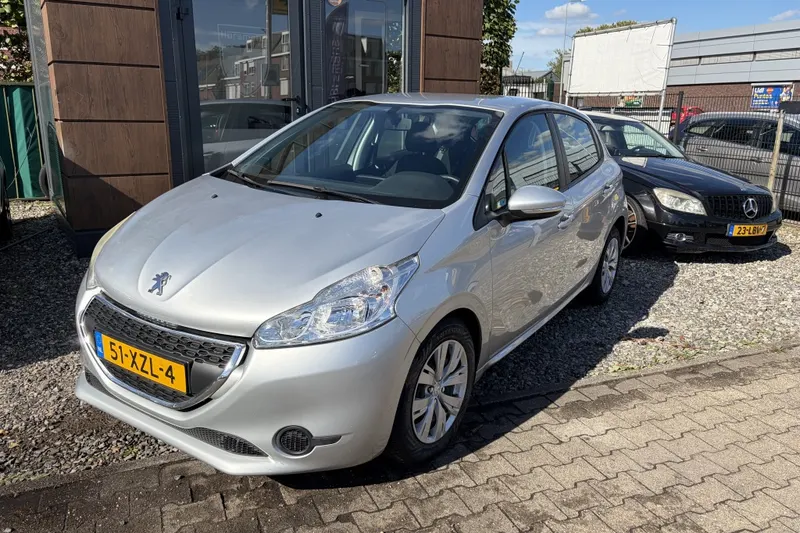Peugeot 208 (2012)