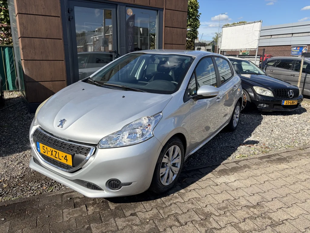 Peugeot 208 (2012) — foto 1