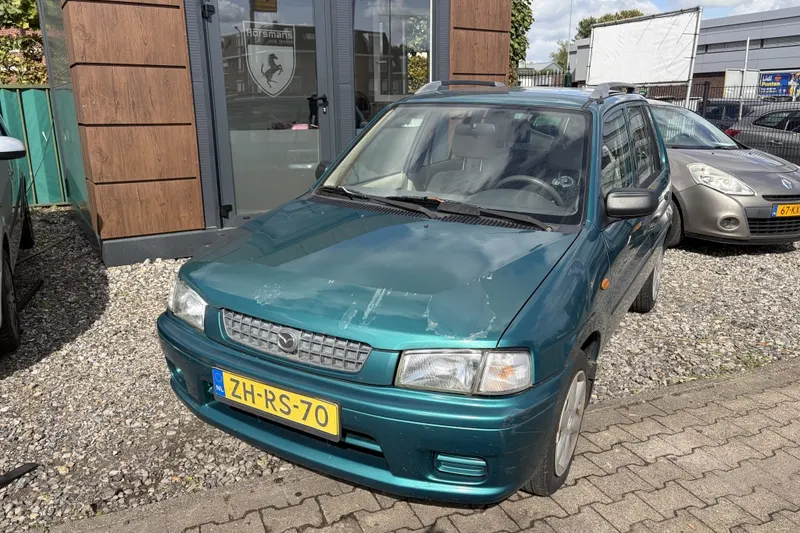 Mazda Demio (1999)