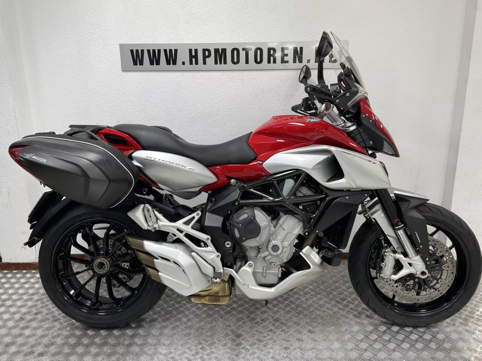 MV Agusta Stradale (2016) — foto 1