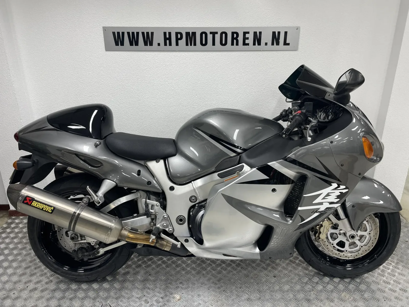 Suzuki GSX-R 1300 (2001) — foto 1