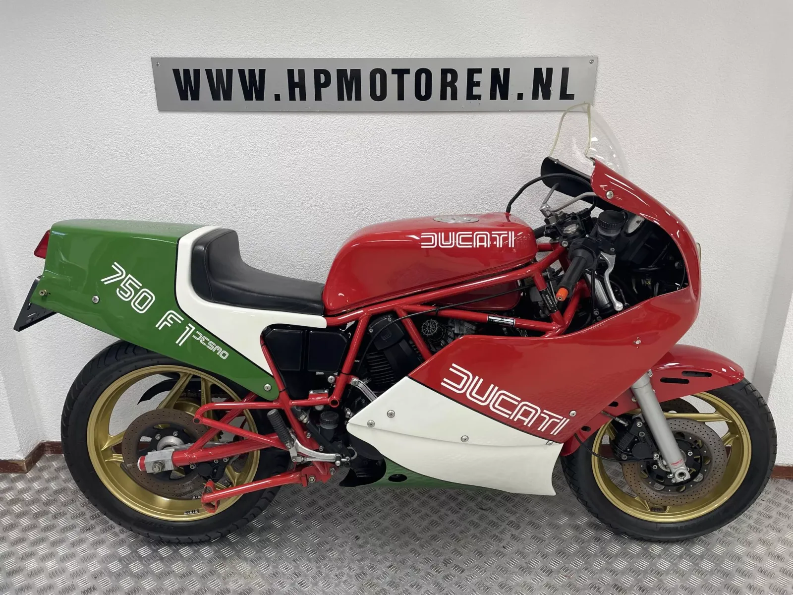 Ducati F1 750 DESMO TRICOLORE (1987) — foto 1