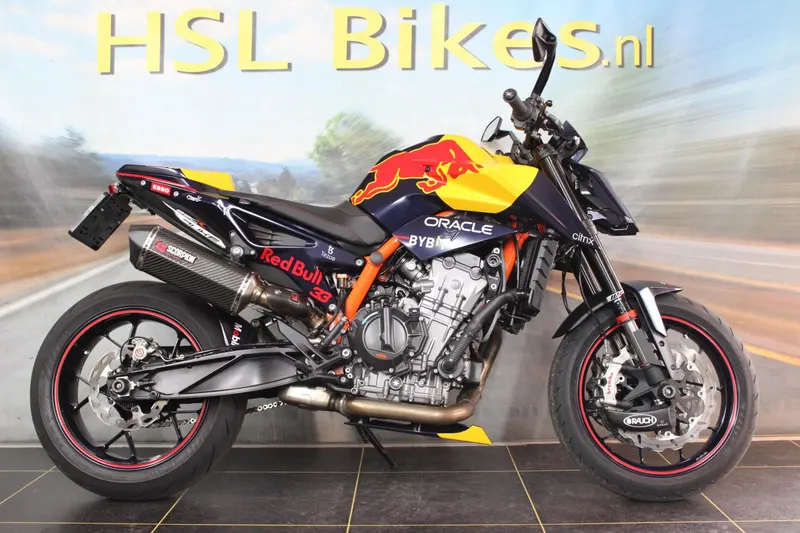 KTM 890 Duke R (2022)