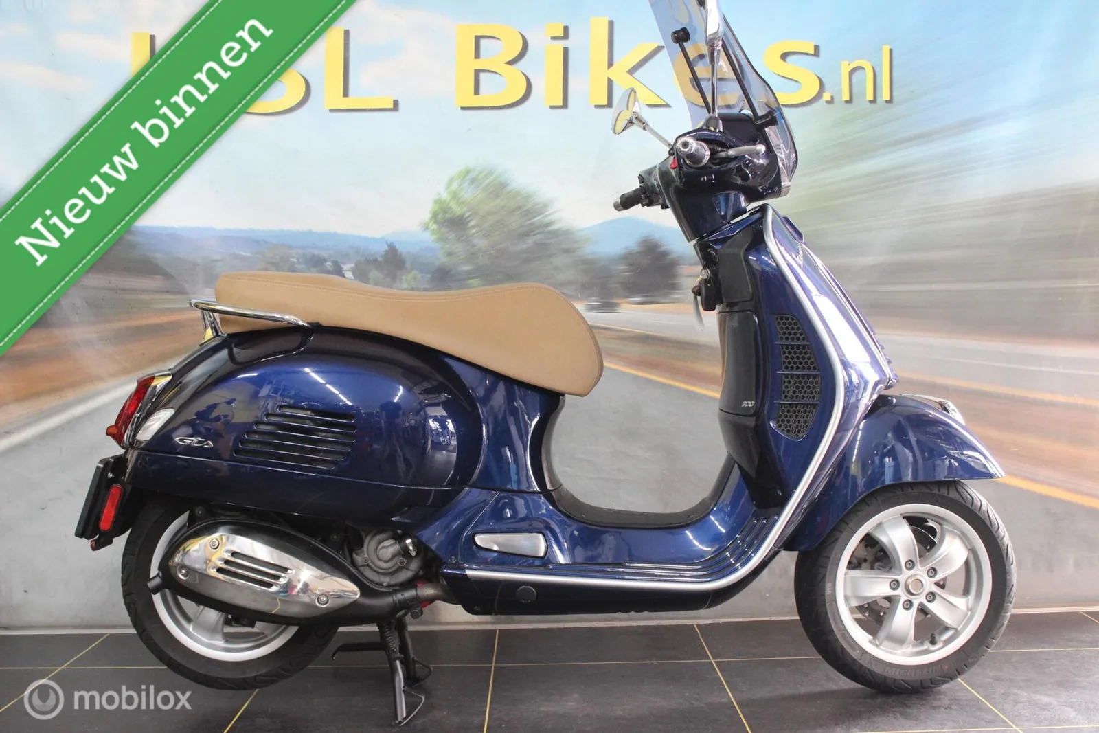 Vespa GTS 300 (2022) — foto 1