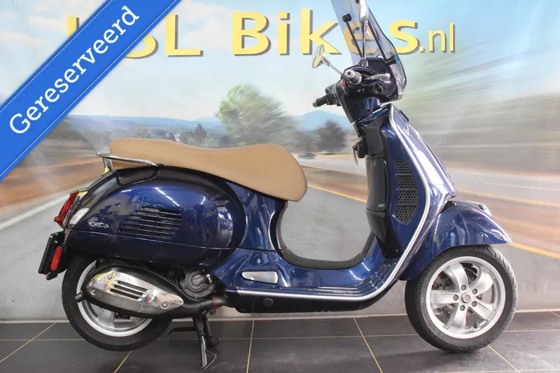 Piaggio GTS 300 (2022)