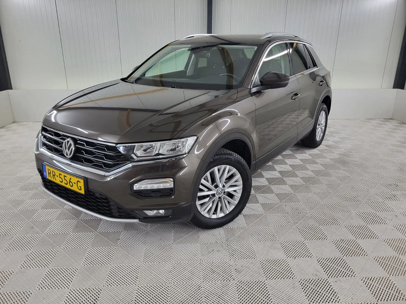 Volkswagen T-Roc (2018) — foto 1