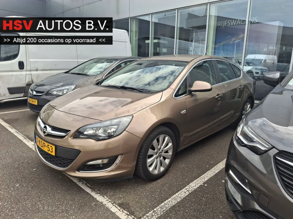 Opel Astra (2013) — foto 1