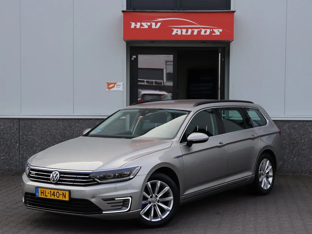 Volkswagen Passat (2015) — foto 1