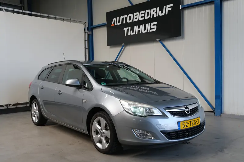 Opel Astra Sports Tourer (2012)