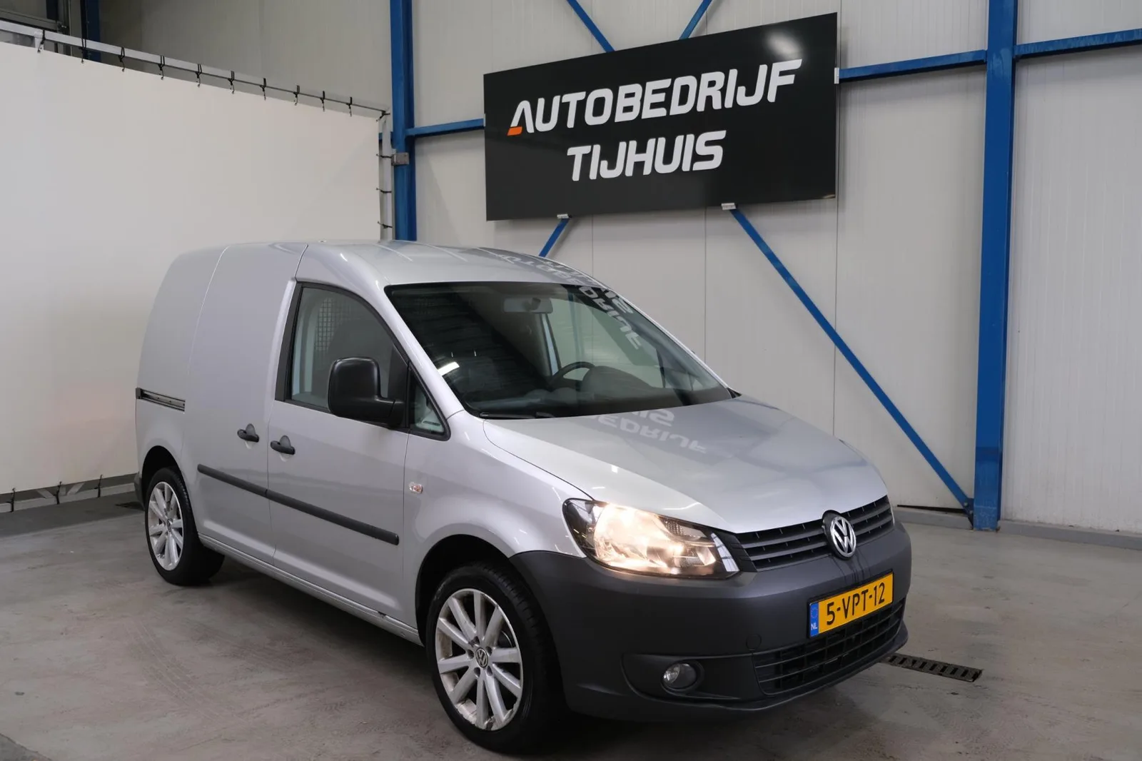 Volkswagen Caddy (2011) — foto 1