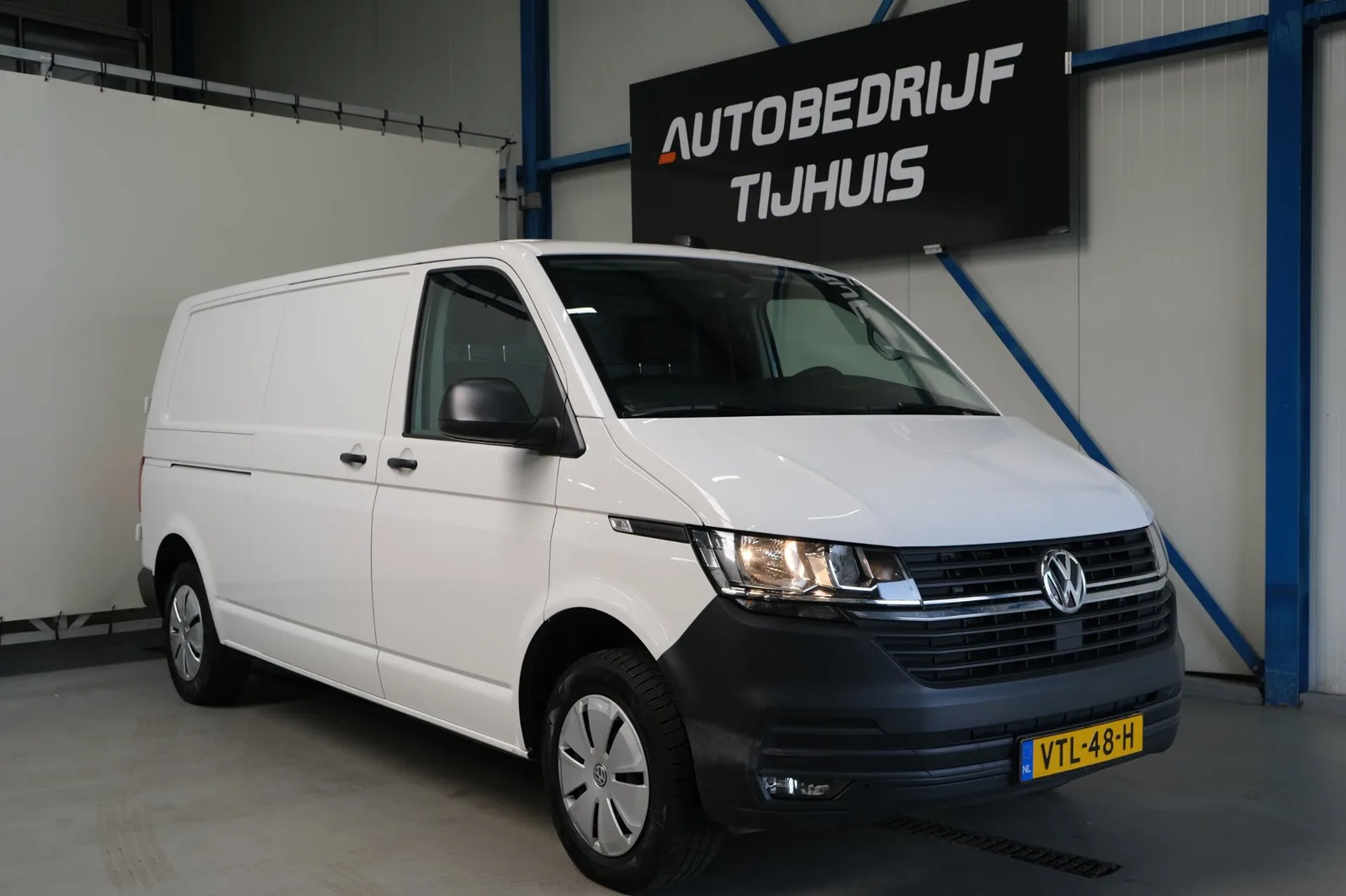 Volkswagen Transporter (2023) — foto 1