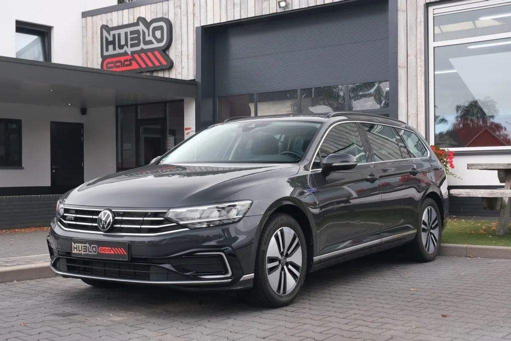 Volkswagen Passat (2021) — foto 1