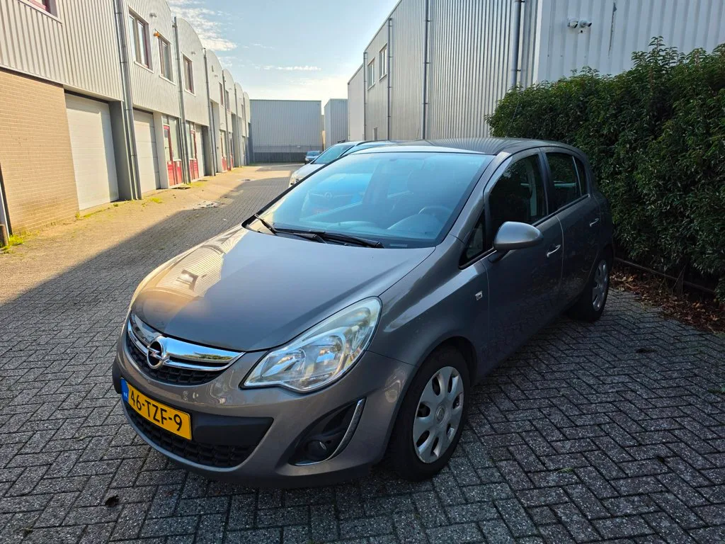 Opel Corsa (2012) — foto 1
