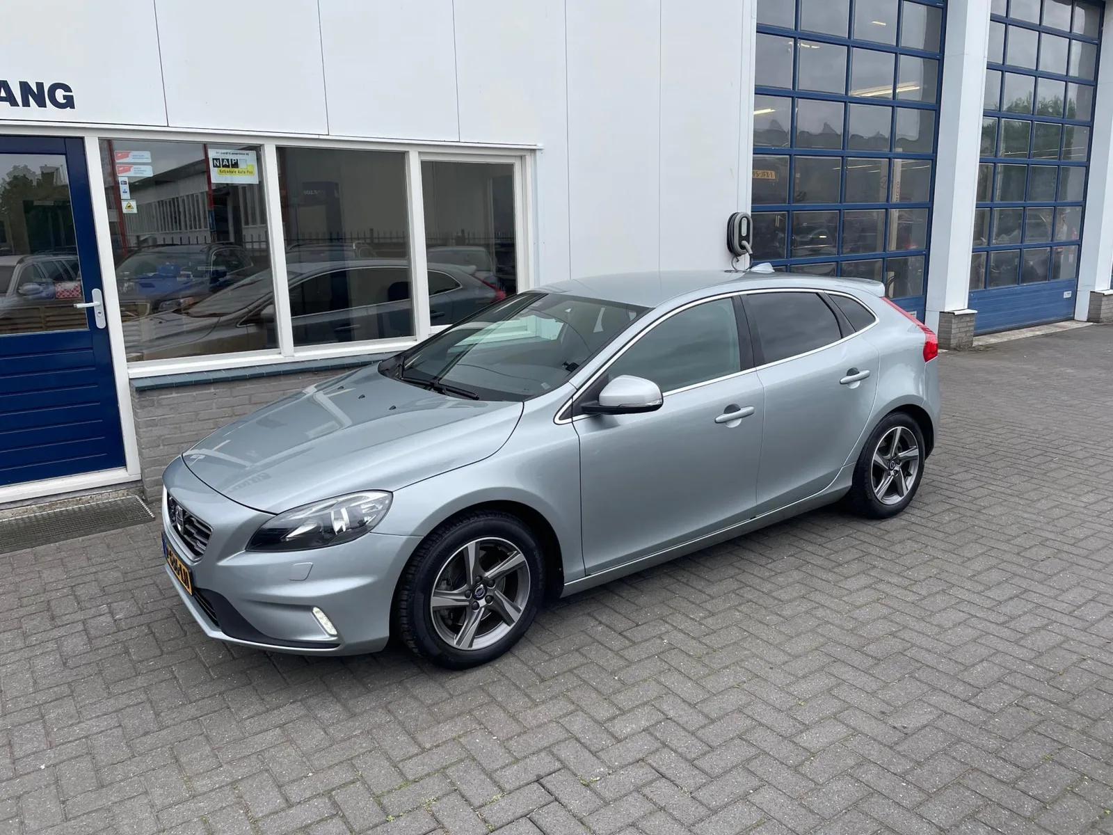 Volvo V40 (2015) — foto 1
