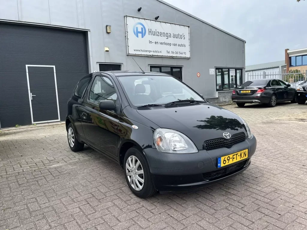 Toyota Yaris (2000) — foto 1